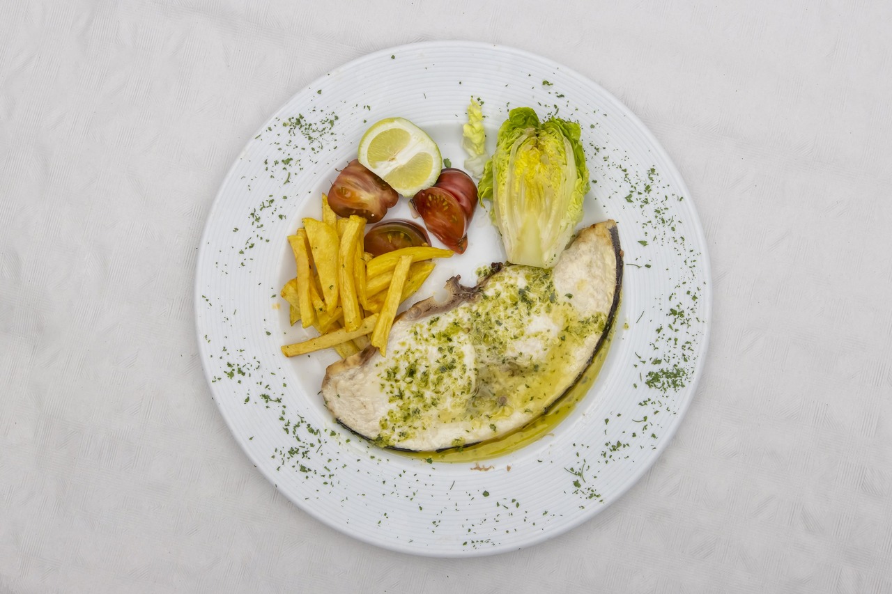 Emperador, patatas y huevo