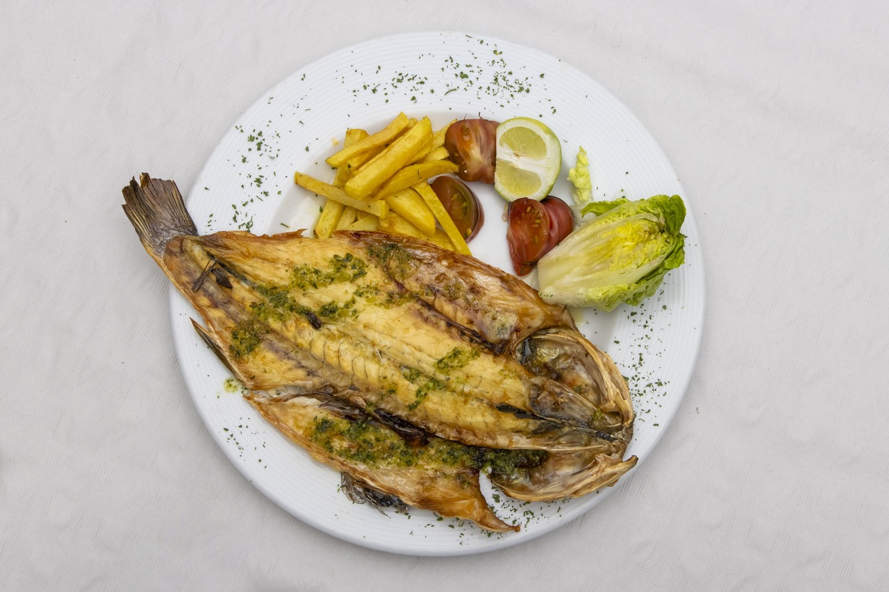 Lubina, patatas y huevo